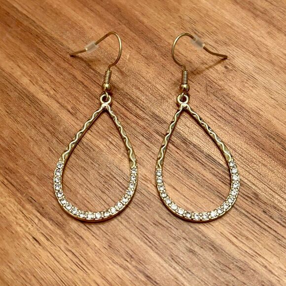 Park Lane Jewelry - Park Lane | Oui Earrings | Gold Tone